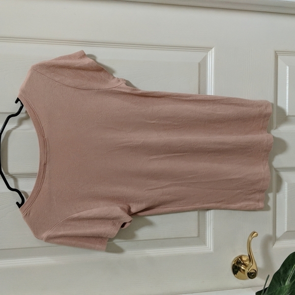Philosophy Women's V-Neck Fitted Tee w/Subtle Pattern Size Medium Peach - Picture 3 of 6